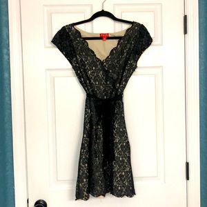 Elle V-Neck Lace dress Size 8